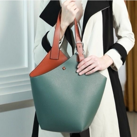 MDBM Madison De Beaute Marseilles CHOLET Bucket Leather Purse in Celeste - Picture 1 of 12